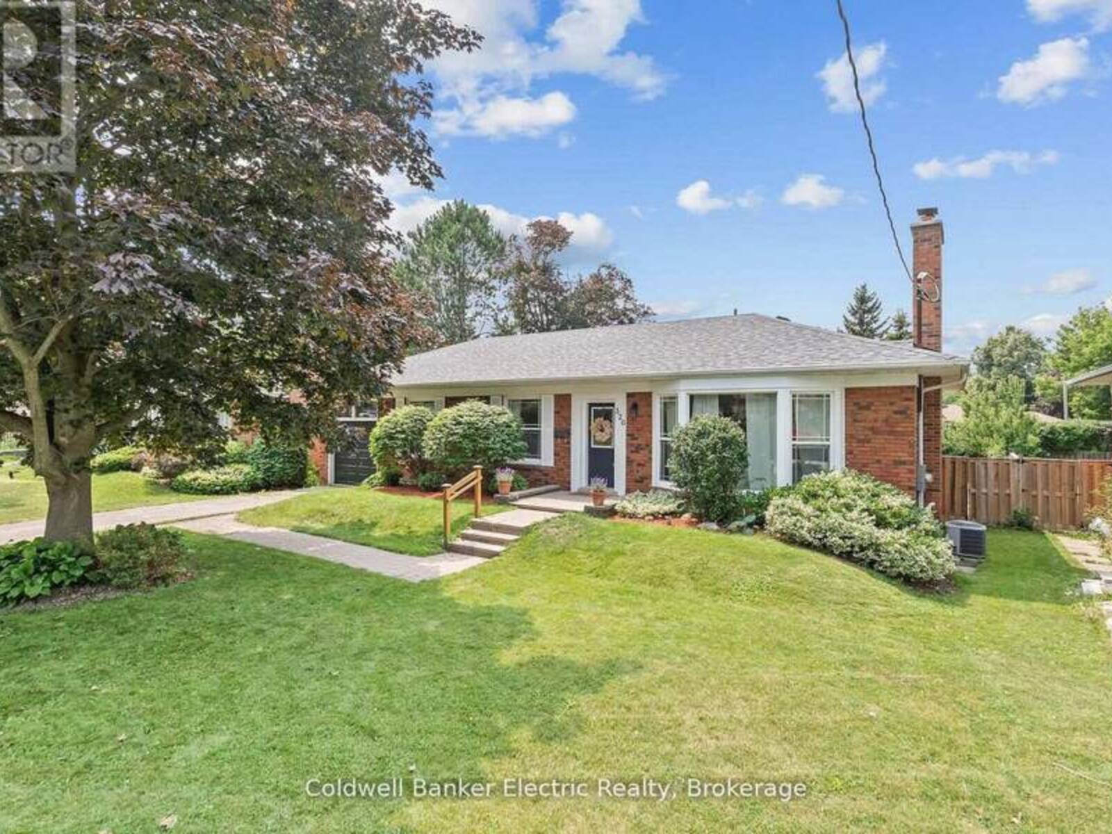 326 COCHRANE STREET, Whitby, Ontario L1N 5J3