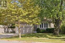 210 MURRAY DRIVE | Aurora Ontario | Slide Image Three