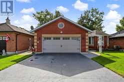 9 HILLVIEW DRIVE | Bobcaygeon Ontario | Slide Image Three