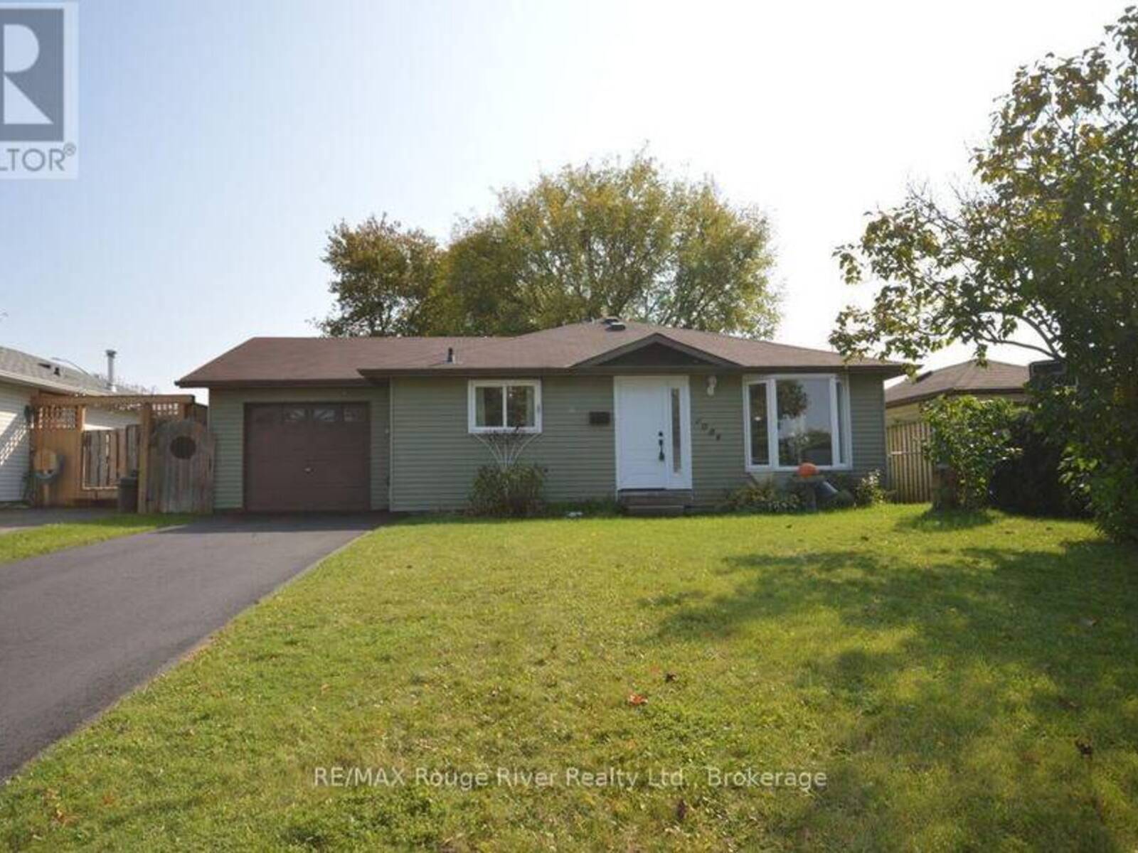 1084 NORMAN CRESCENT, Oshawa, Ontario L1H 7X1
