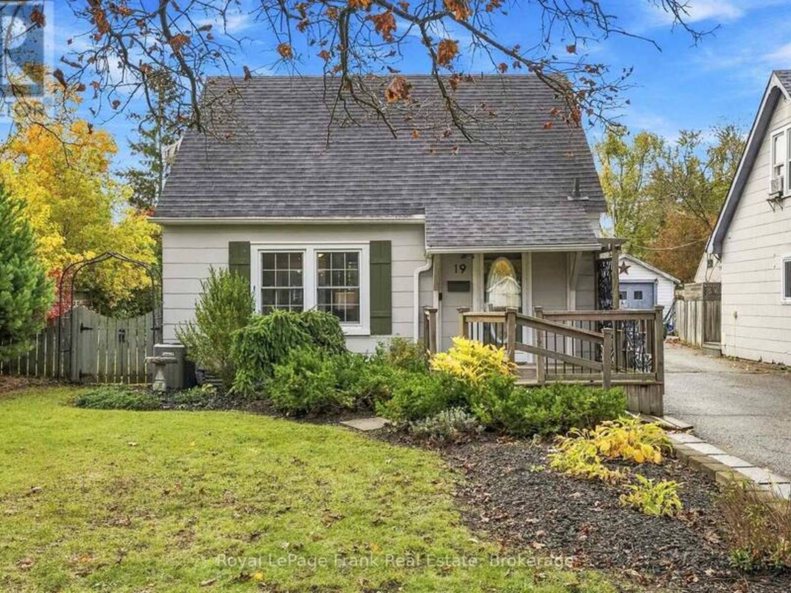 19 CHURCHILL CRESCENT, Lindsay, Ontario K9V 3Y7