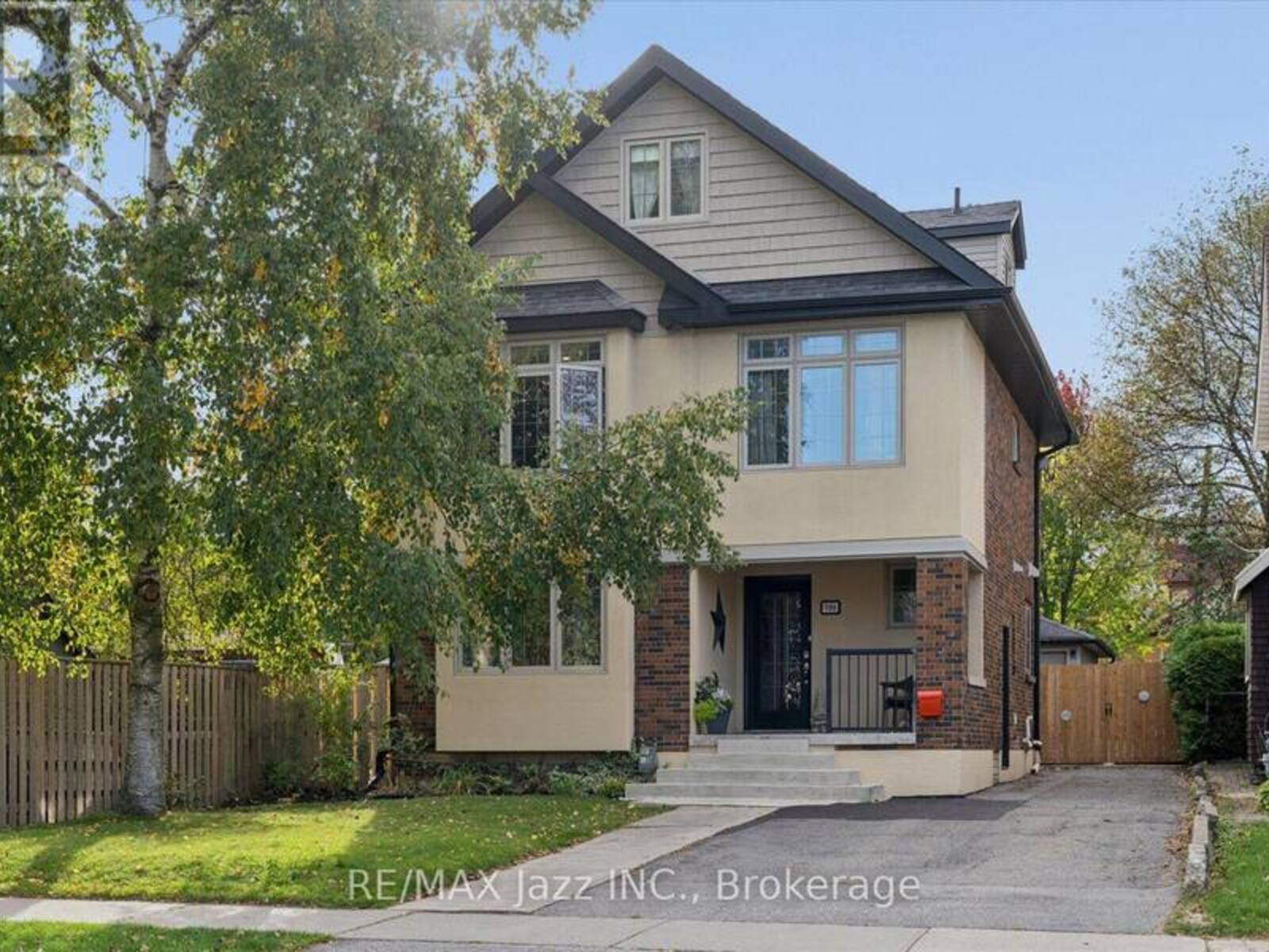390 MARY STREET N, Oshawa, Ontario L1G 5E1