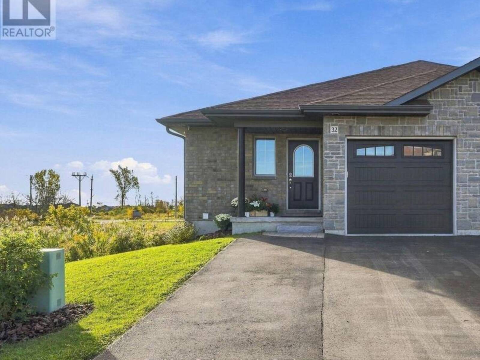 32 CORTLAND CRESCENT, Quinte West, Ontario K8V 0E9