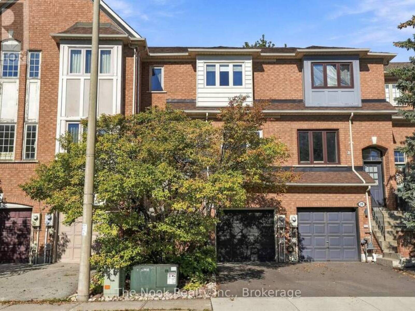 32 HARBOURVIEW CRESCENT, Toronto, Ontario M8V 4A7