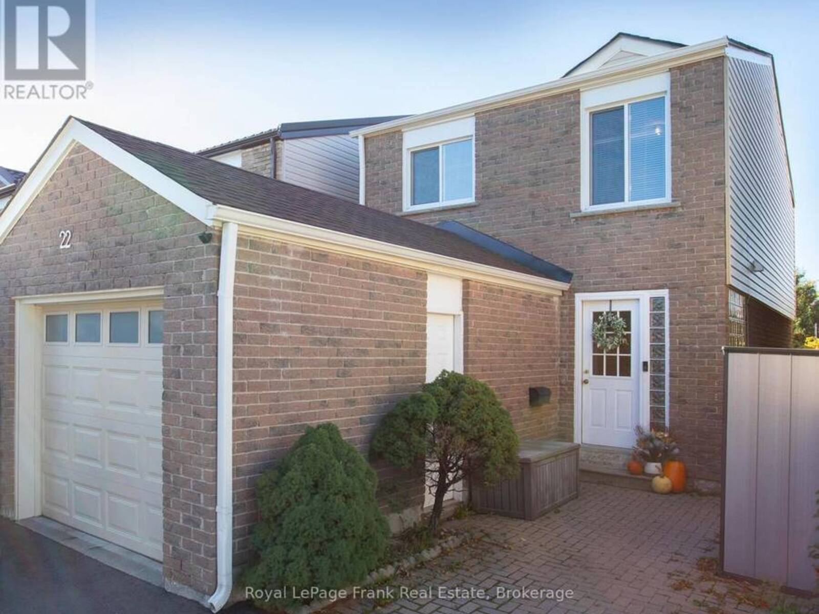 22 PEACHTREE PLACE, Vaughan, Ontario L4K 2C4