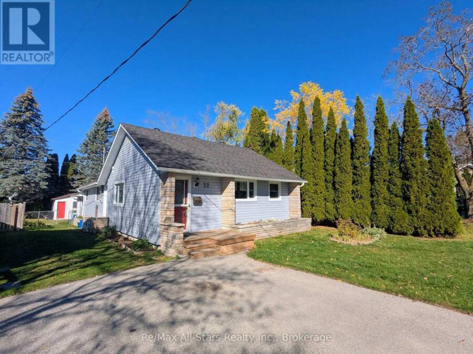 32 CHURCHILL CRESCENT, Lindsay, Ontario K9V 3Y6