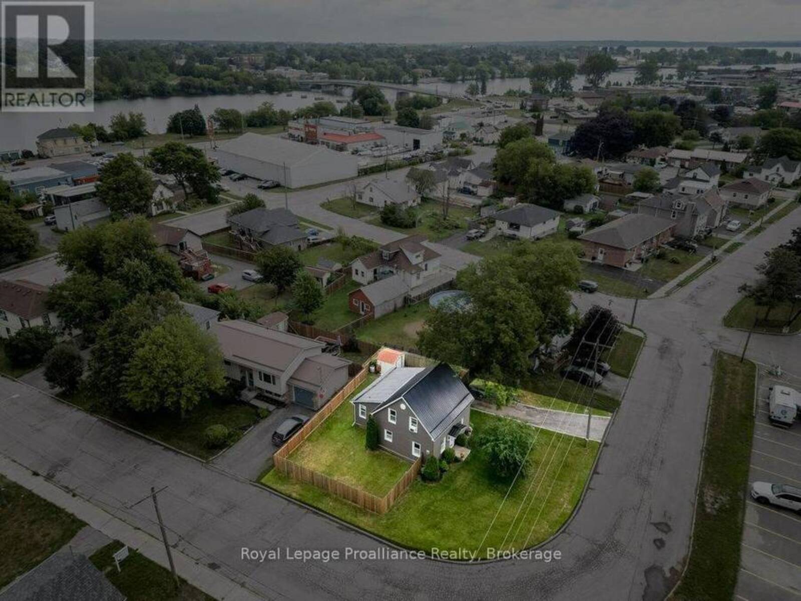 61 PELHAM STREET, Quinte West, Ontario K8V 4T8