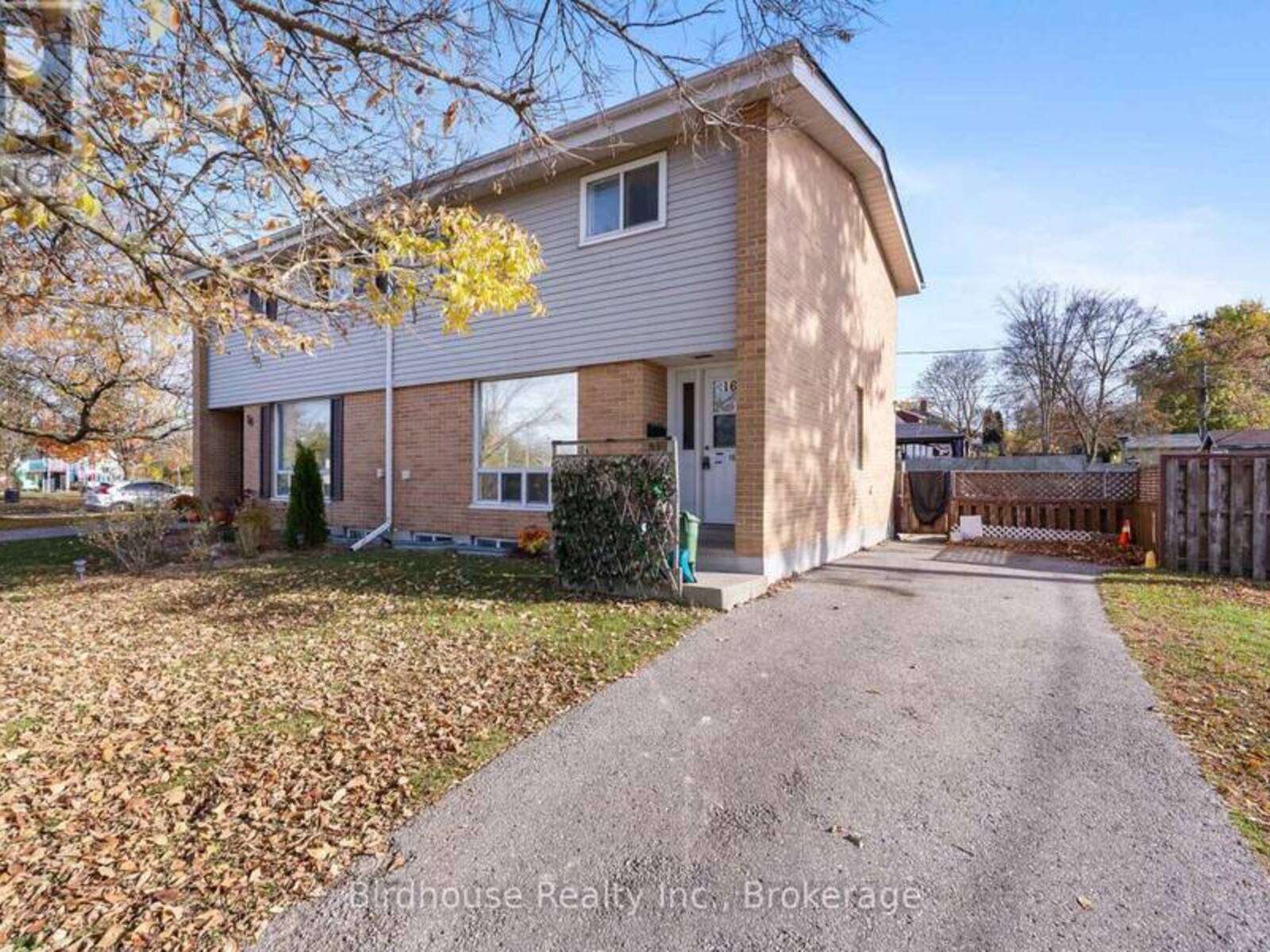 16 LOGIE STREET, Lindsay, Ontario K9V 1B8
