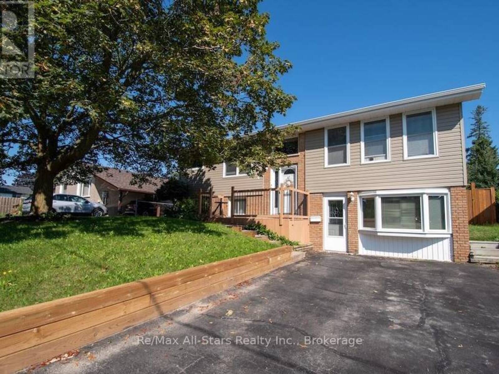 4 DANIEL COURT, Lindsay, Ontario K9V 4Z9