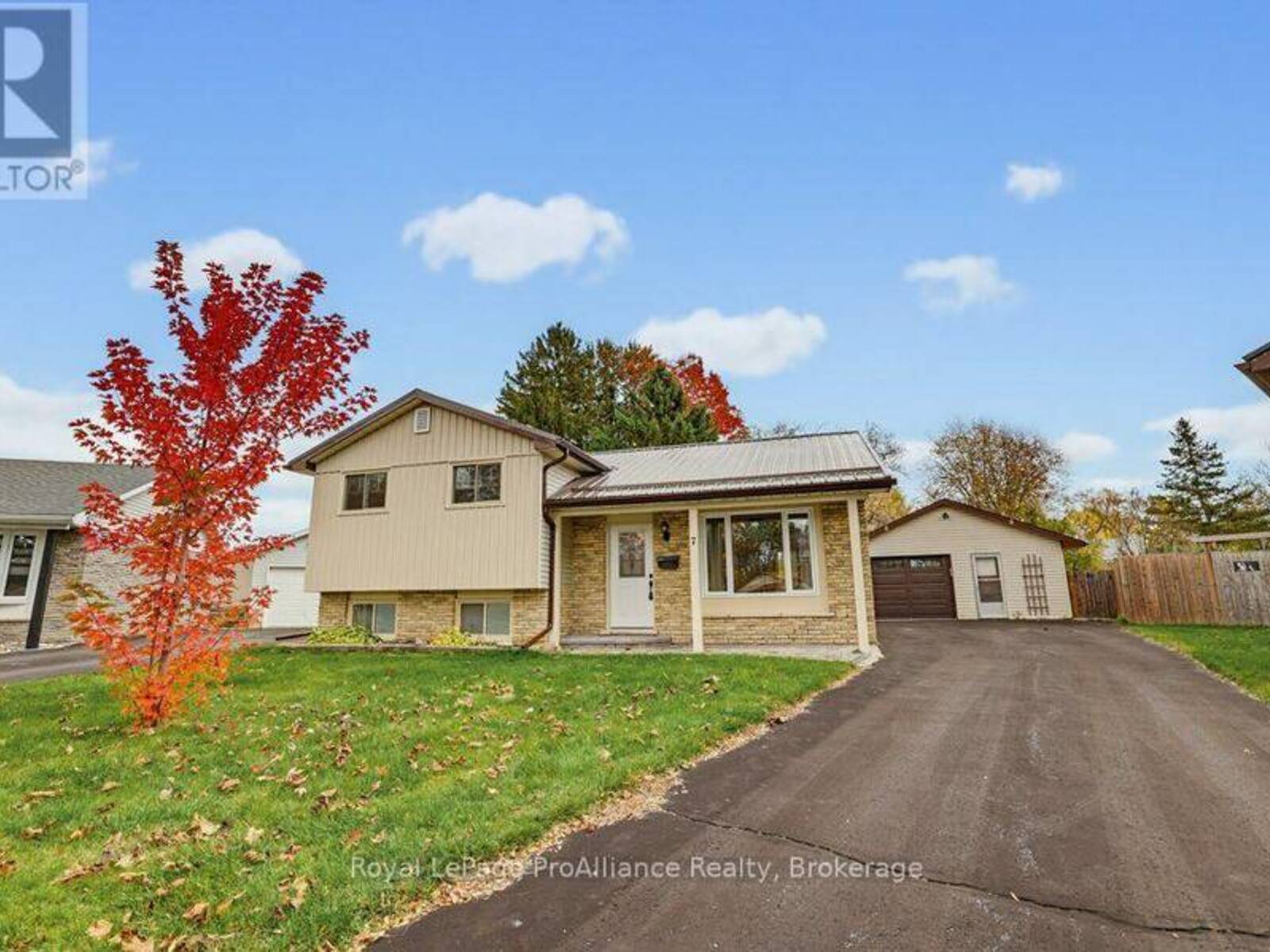 7 YATES COURT, Belleville, Ontario K8P 4V5