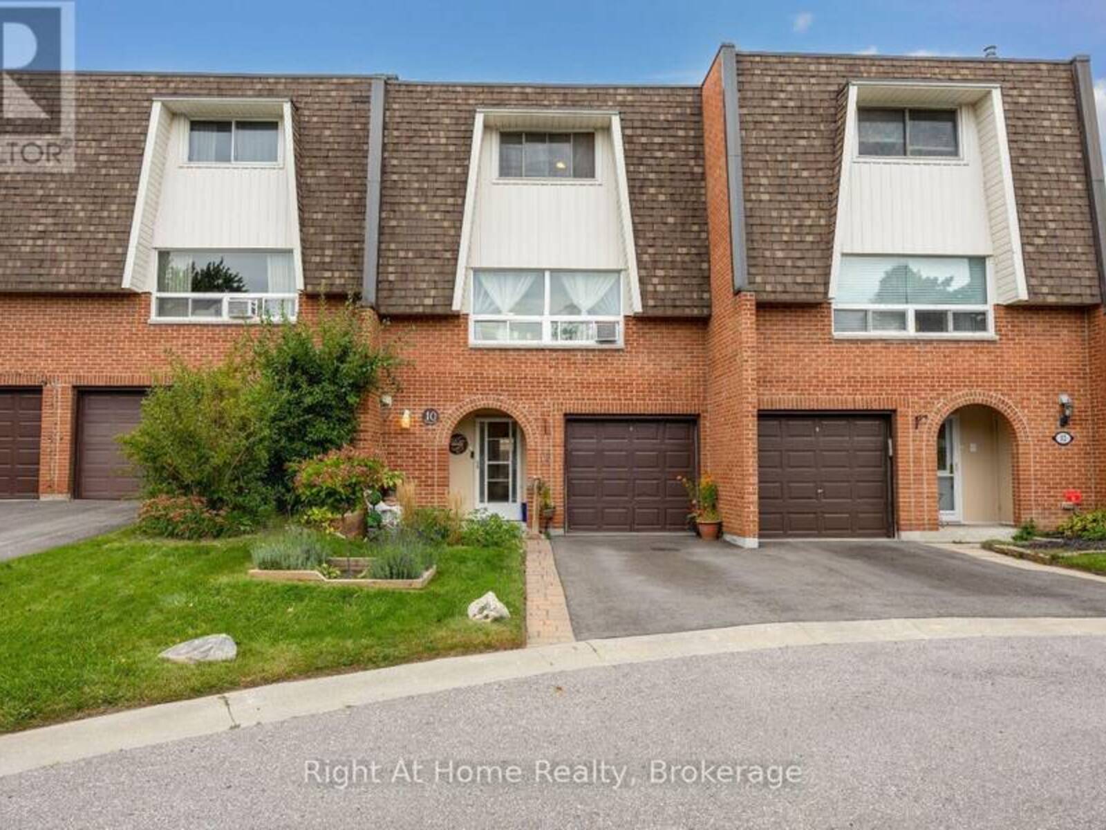 10 NEWING COURT, Ajax, Ontario L1S 2T6