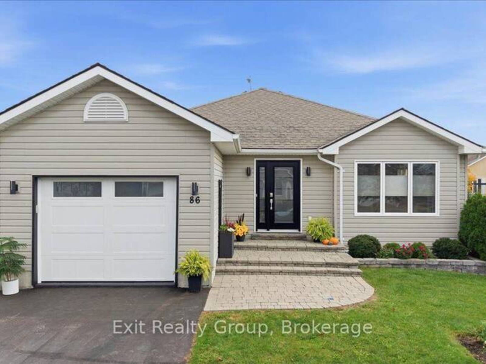86 SANDBANKS COURT, Prince Edward, Ontario K0K 3L0