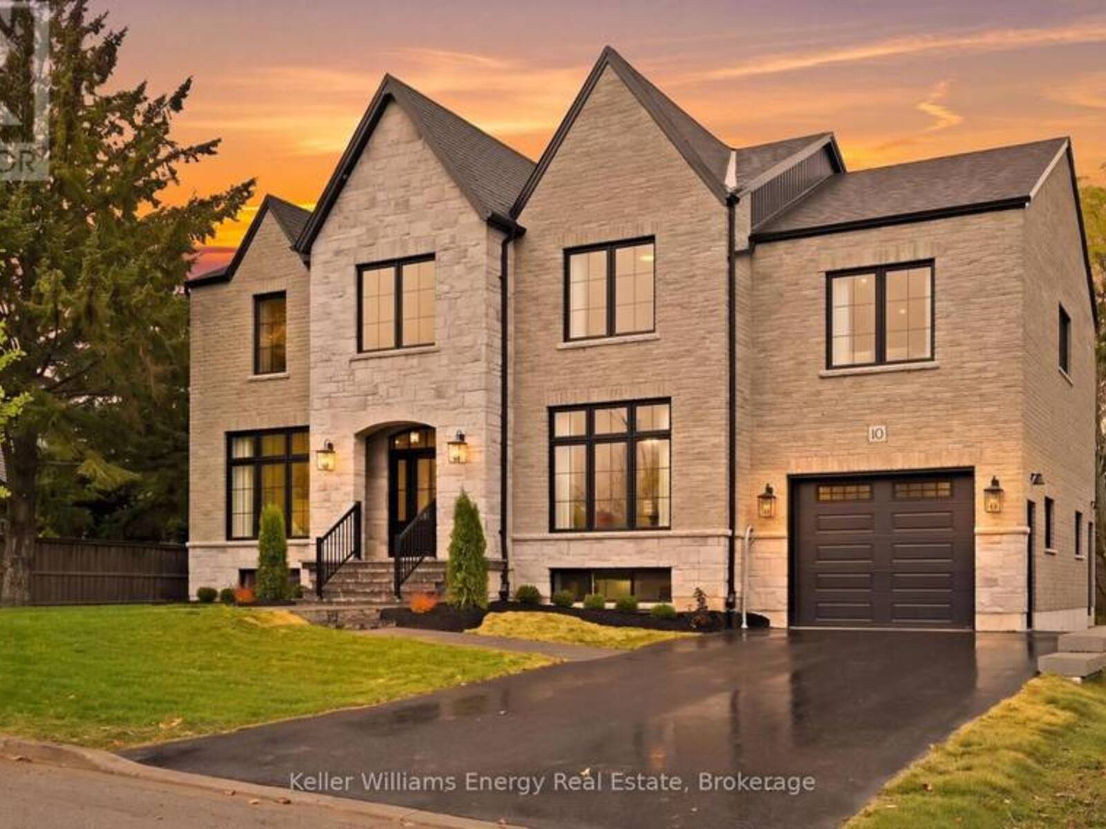 10 HEBER DOWN CRESCENT, Whitby, Ontario L1M 1A8