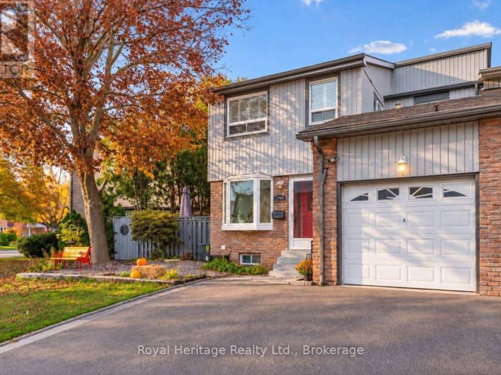 1795 BRONTE SQUARE, Pickering, Ontario L1V 3C1
