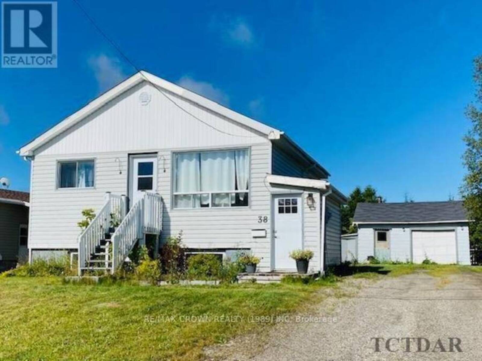 38 WOLFE STREET, Kapuskasing, Ontario P5N 2J2