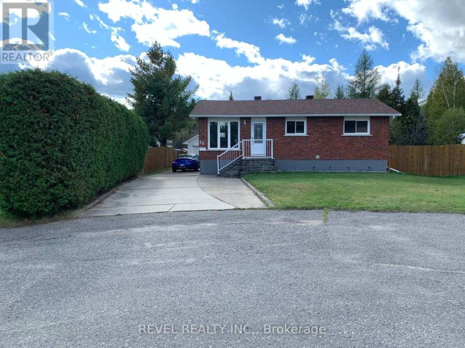 35 CARLETON PLACE, Timmins , Ontario P4N 7P9