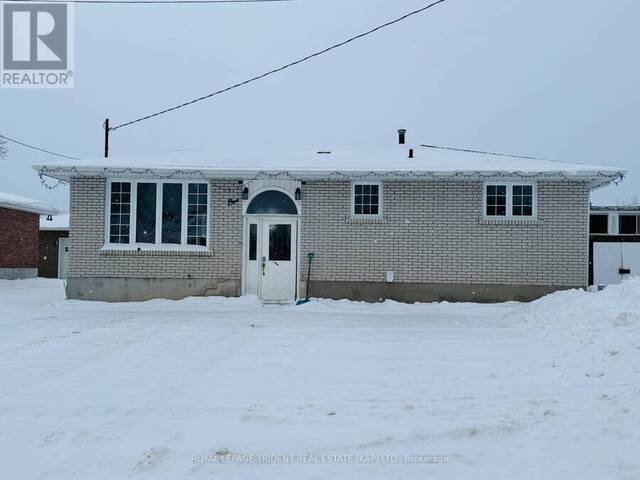 1 BROWN CRESCENT Kapuskasing Ontario, P5N 2P6 - 3 Bedrooms Home For Sale