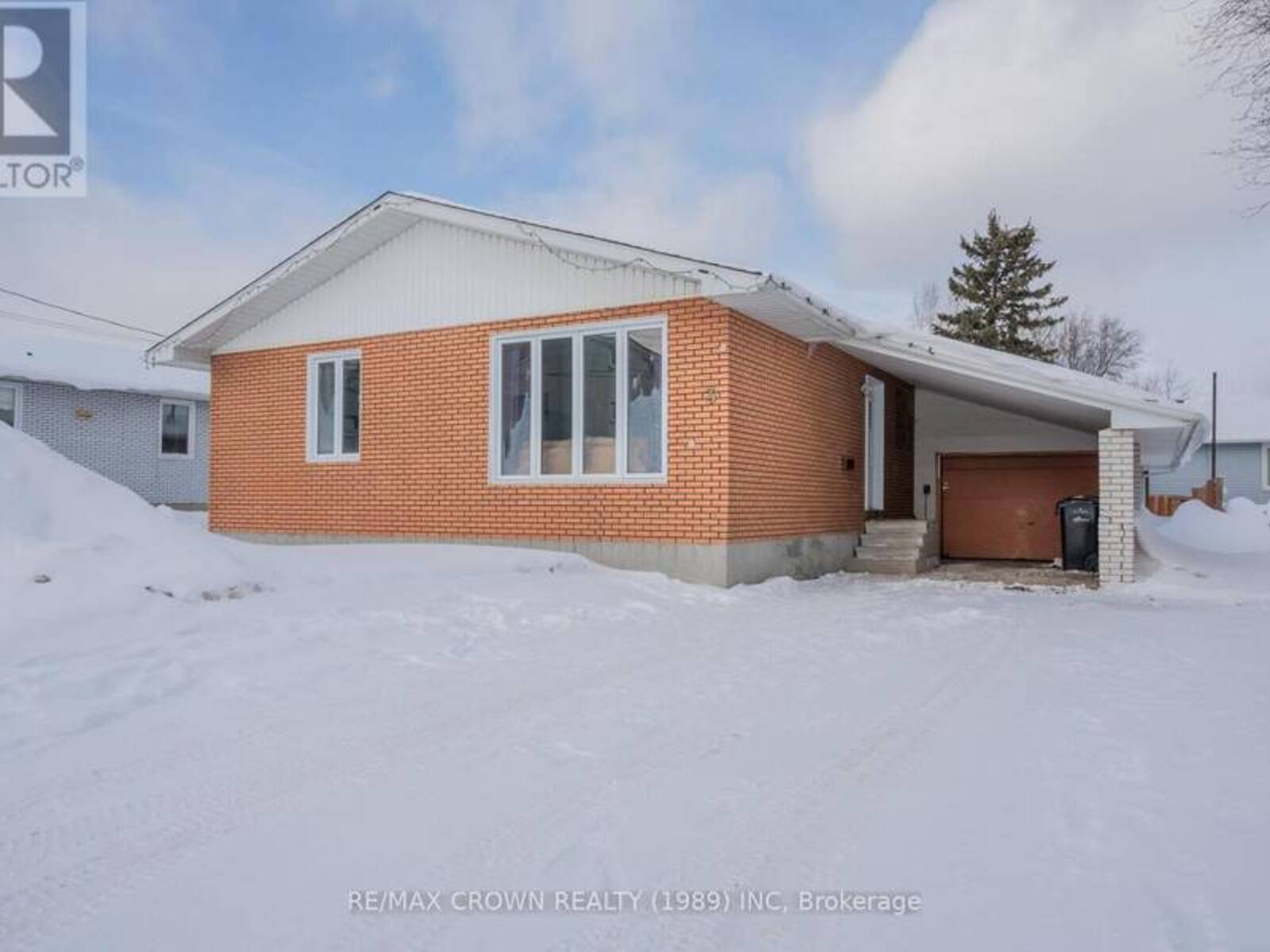 3 FRONTENAC CRESCENT, Kapuskasing, Ontario P5N 2H6