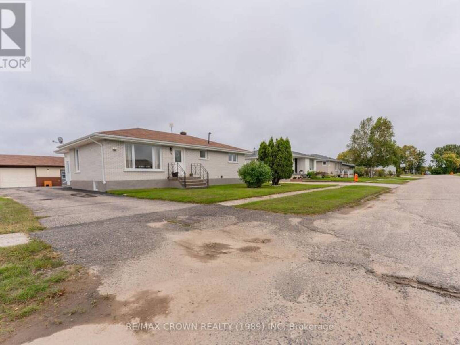 36 ART STREET, Smooth Rock Falls, Ontario P0L 2B0