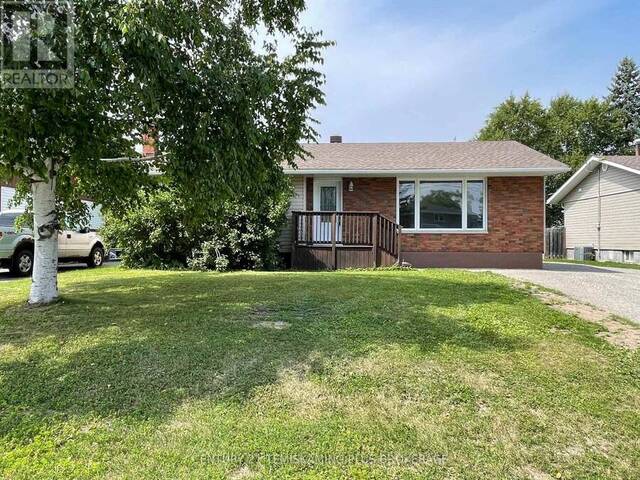225 HESSLE AVENUE Temiskaming Shores Ontario, P0J 1P0 - 3 Bedrooms Home For Sale