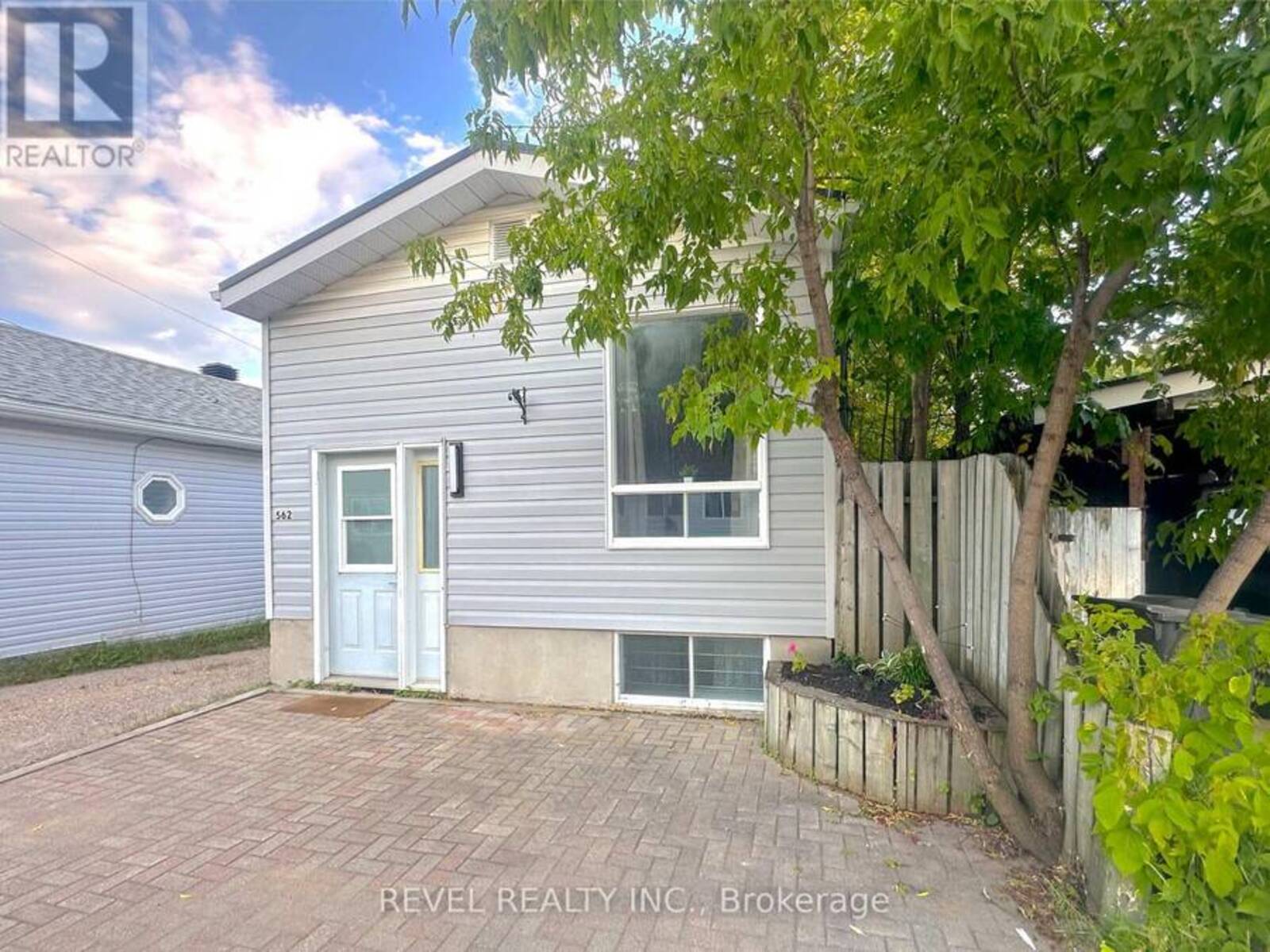562 D'IBERVILLE AVENUE, Iroquois Falls, Ontario P0K 1G0