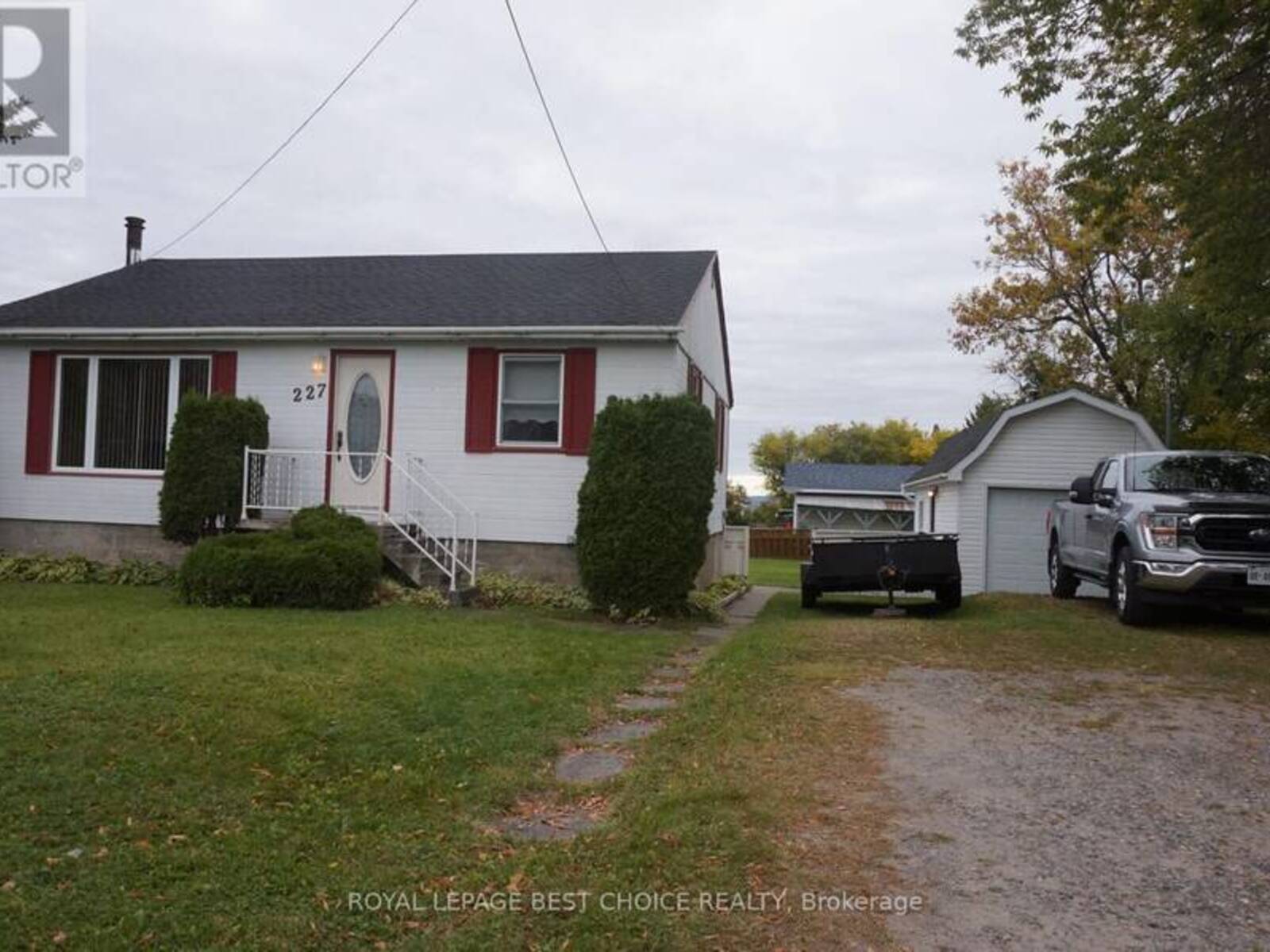 227 MERIDIAN AVENUE, Temiskaming Shores, Ontario P0J 1K0