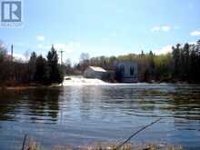 688 HWY 594 | Eagle River Ontario | Slide Image Seventeen