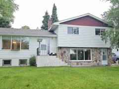 2484 Lakeshore DR Thunder Bay Ontario, P7A 0M2