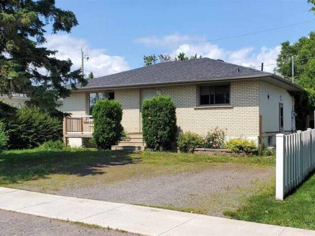 433 Redwood AVE W Thunder Bay Ontario, P7C 1Z9