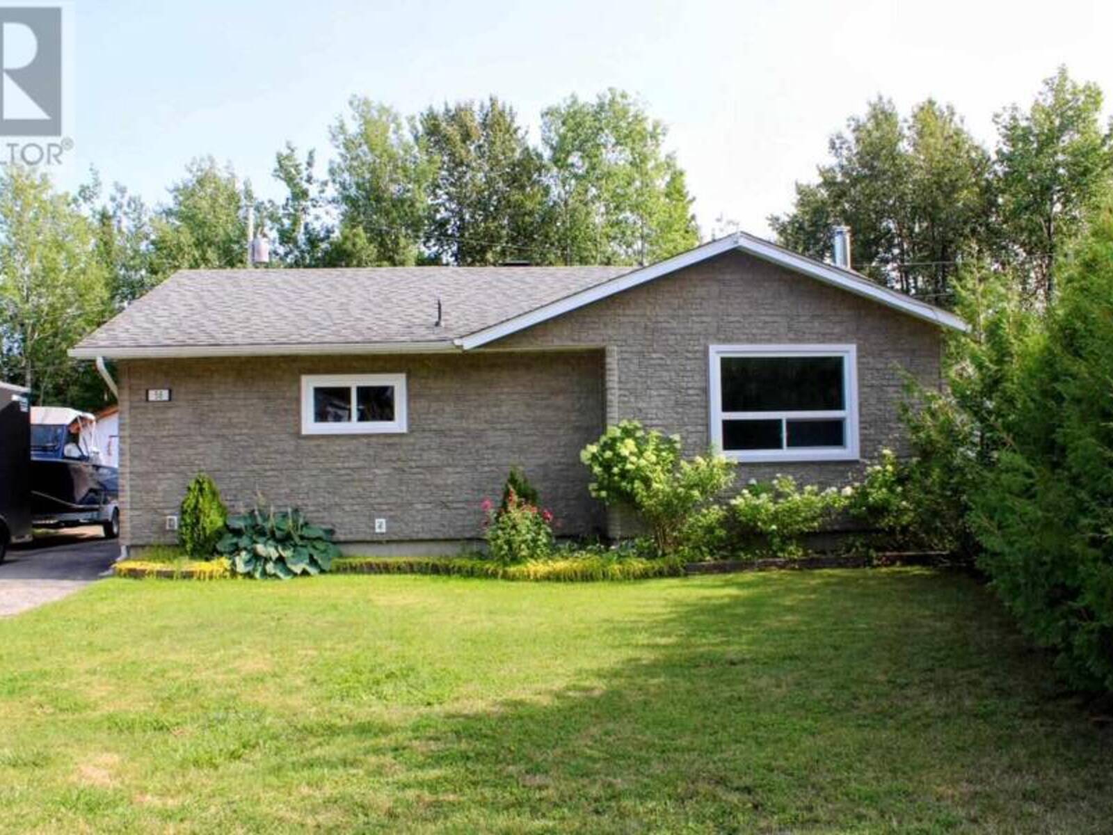 58 Redwing AVE, Manitouwadge, Ontario P0T 2C0