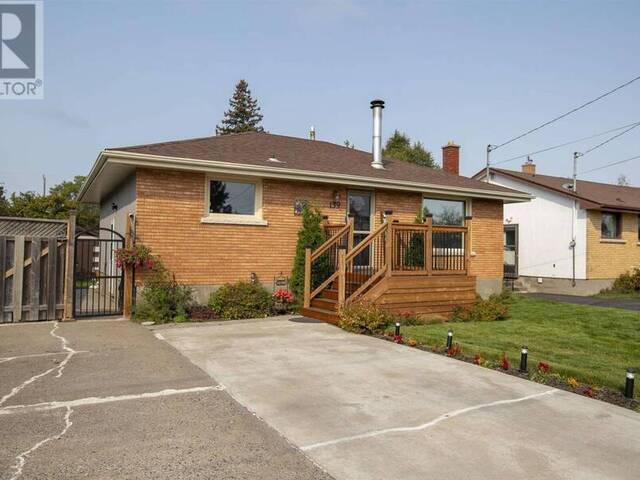 139 Burriss ST Thunder Bay Ontario, P7A 3E3