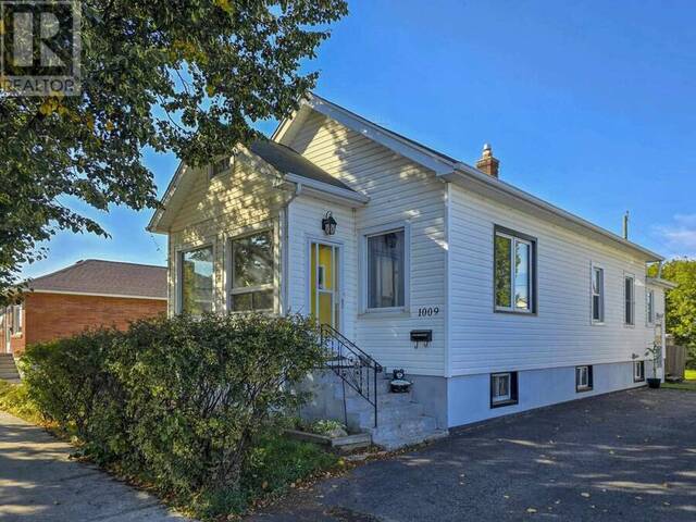 1009 Frederica ST W Thunder Bay Ontario, P7E 3X9