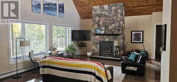 661 Grann DR | Thunder Bay Ontario | Slide Image Five