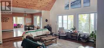 661 Grann DR | Thunder Bay Ontario | Slide Image Nine