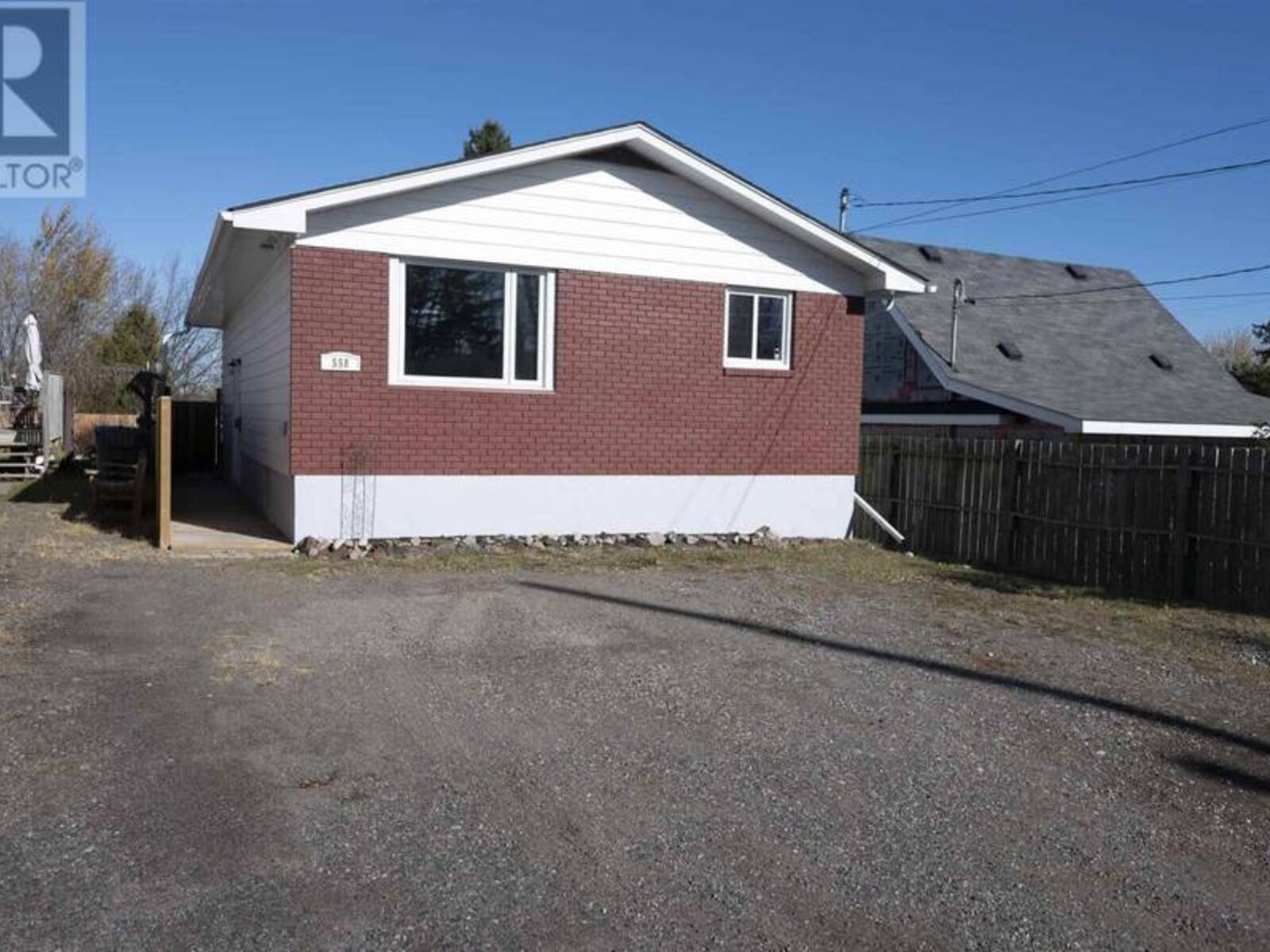 558 Tupper Street, Thunder Bay, Ontario P7A 3Z8