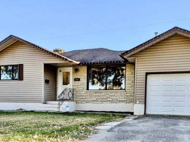 414 Walsh ST W Thunder Bay Ontario, P7E 4X1