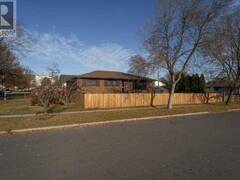 116 Huron CRES Thunder Bay Ontario, P7A 3K4