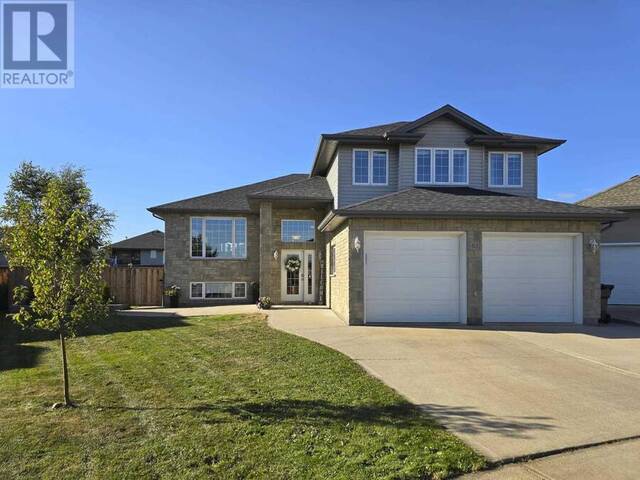 312 Whitestone SQ Thunder Bay Ontario, P7B 7B7