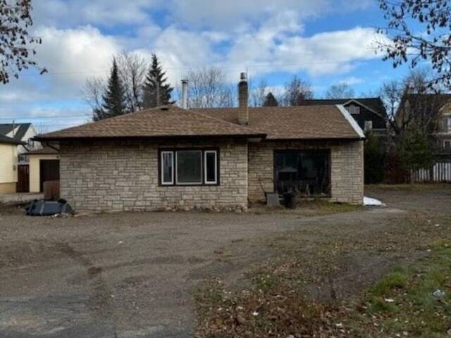 89 Hill ST S Thunder Bay Ontario, P7B 3T7