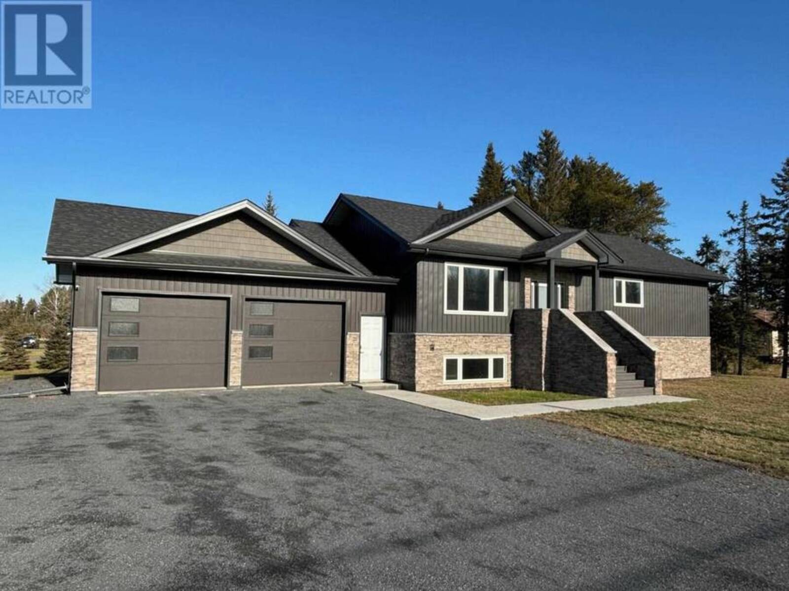 1825 Rosslyn RD, Thunder Bay, Ontario P7K 1J2