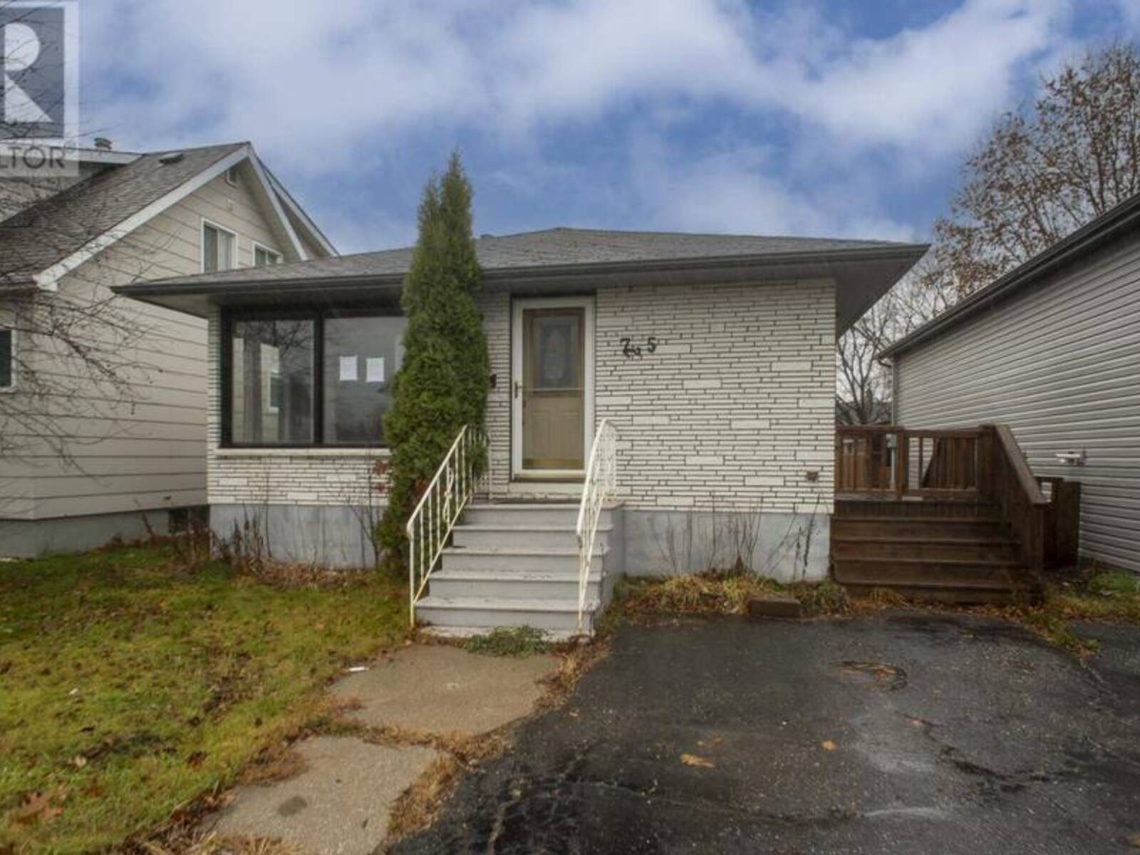 725 Ernestine AVE, Thunder Bay, Ontario P7E 1W9