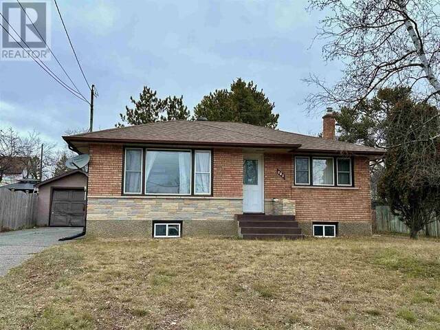 610 Montgomery Street Thunder Bay Ontario, P7B 5B5