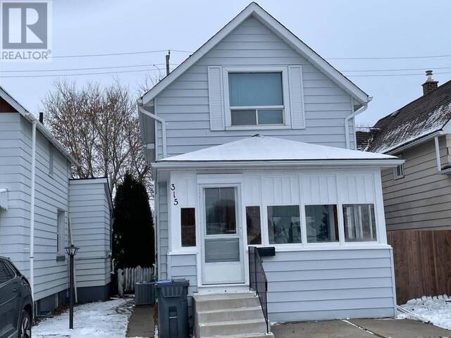 315 Vickers ST N Thunder Bay Ontario, P7C 4B1