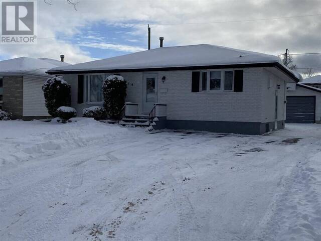 414 Amethyst CRES Thunder Bay Ontario, P7C 1T1