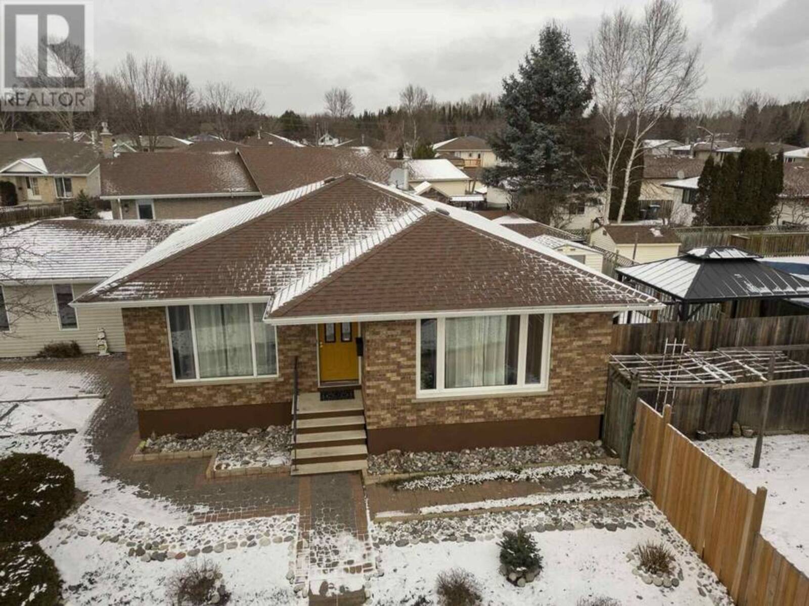 302 Glasgow PL, Thunder Bay, Ontario P7A 7Y3