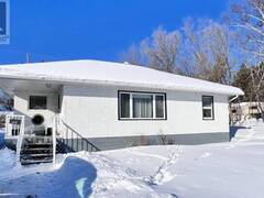 140 Regina AVE Kenora Ontario, P9N 2Z7