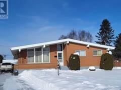 523 Westminister ST Thunder Bay Ontario, P7C 4M7