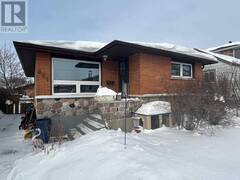 641 Vickers ST N Thunder Bay Ontario, P7C 4B6