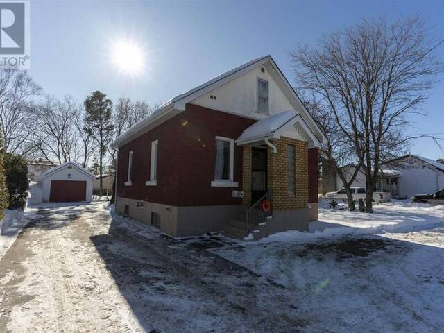 367 Arundel ST Thunder Bay Ontario, P7A 1L4 - 3 Bedrooms Home For Sale