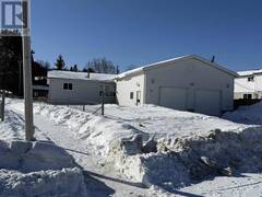 20 Clearwater CRES Dryden Ontario, P8N 3H9